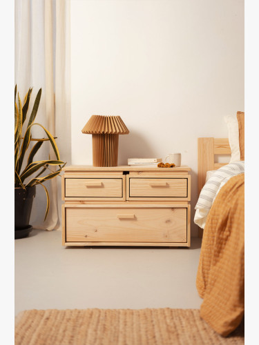 Mesa de cabeceira de madeira com 3 gavetas 78x49 LIBE | LUFE