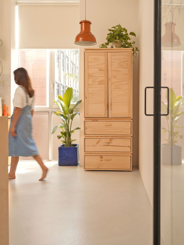 Armario con baldas de madera natural con 3 cajones | LUFE