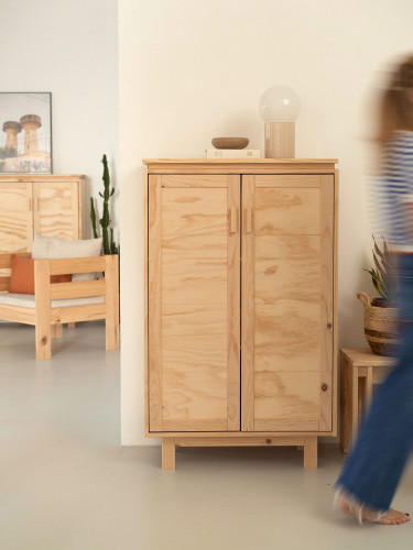 Armadio credenza in legno con ripiani e gambe | LUFE