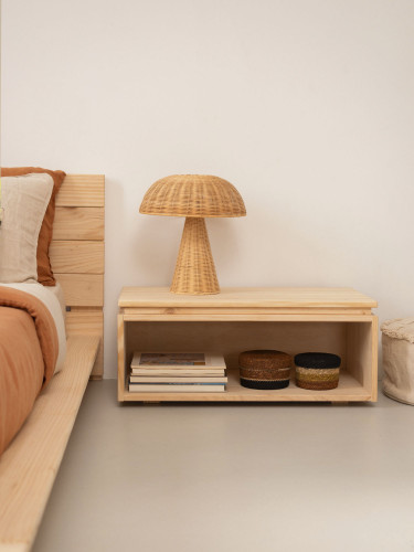 Mesa cabeceira com módulo aberto em madeira natural | LUFE