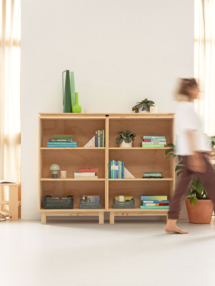 Scaffale basso in legno naturale con gambe | LUFE 2