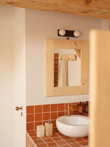 Espelho de parede com moldura em madeira | LUFE