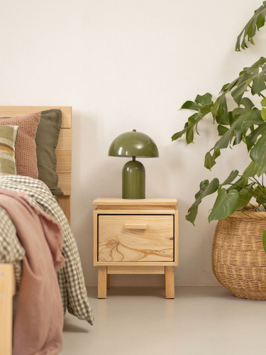 Comodino in legno con cassetto