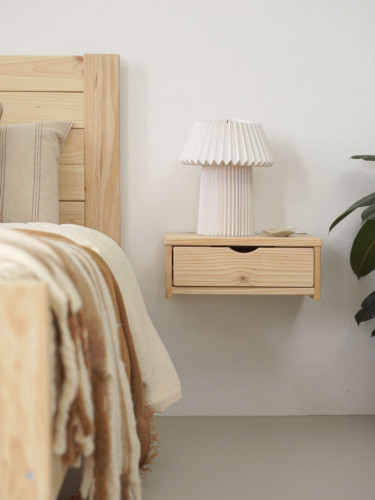 Table de chevet en bois naturel flottant