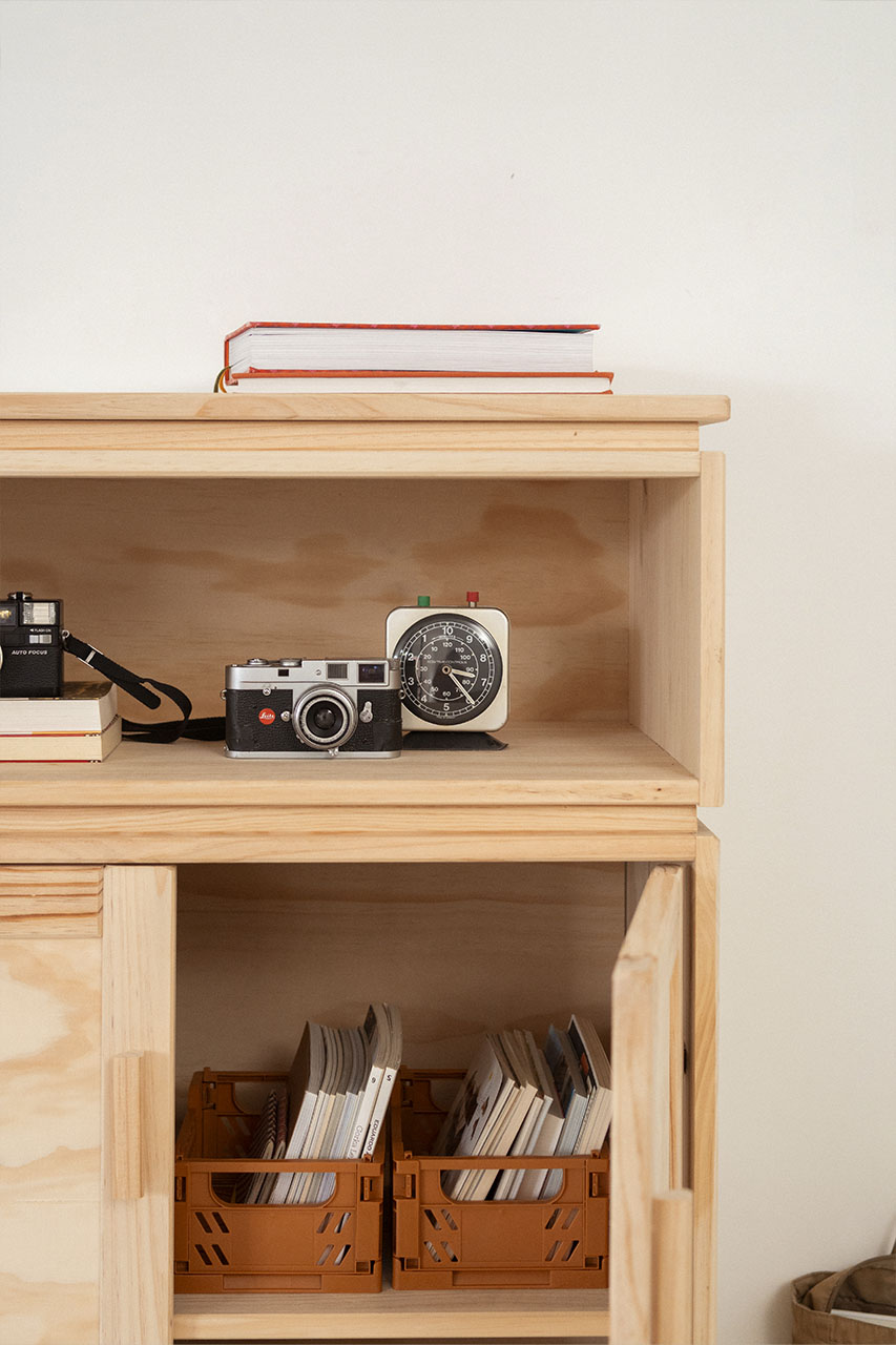 Imagen de ambiente 2 para:Armario pequeño para el recibidor de madera de pino
