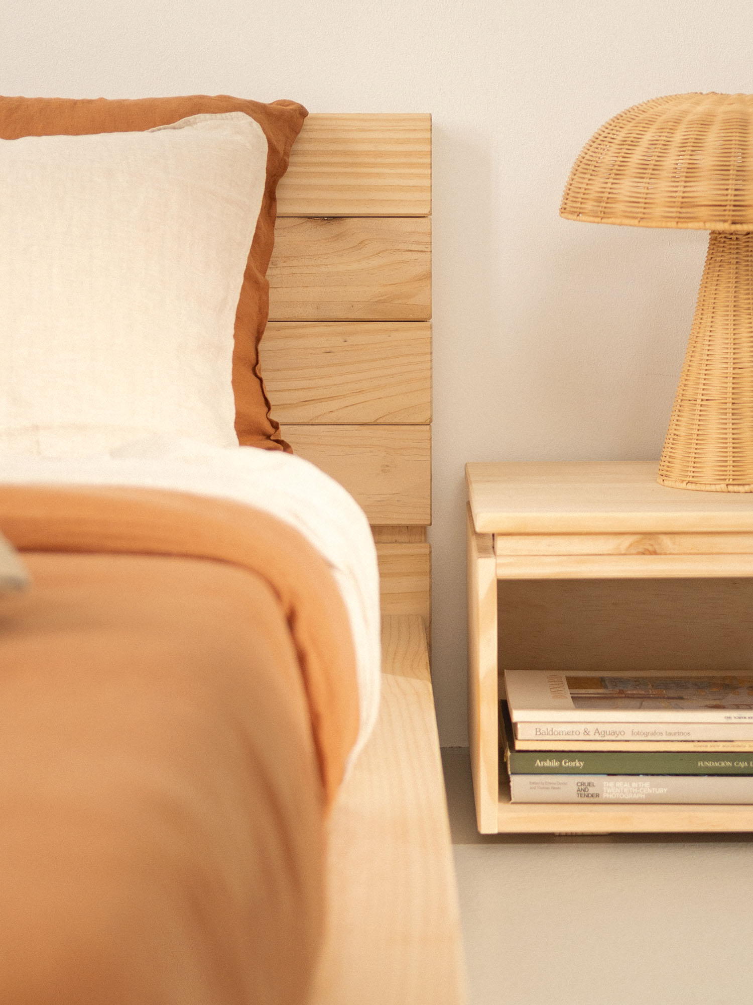 Imagen de ambiente 6 para:cama baja de madera natural tipo futón
